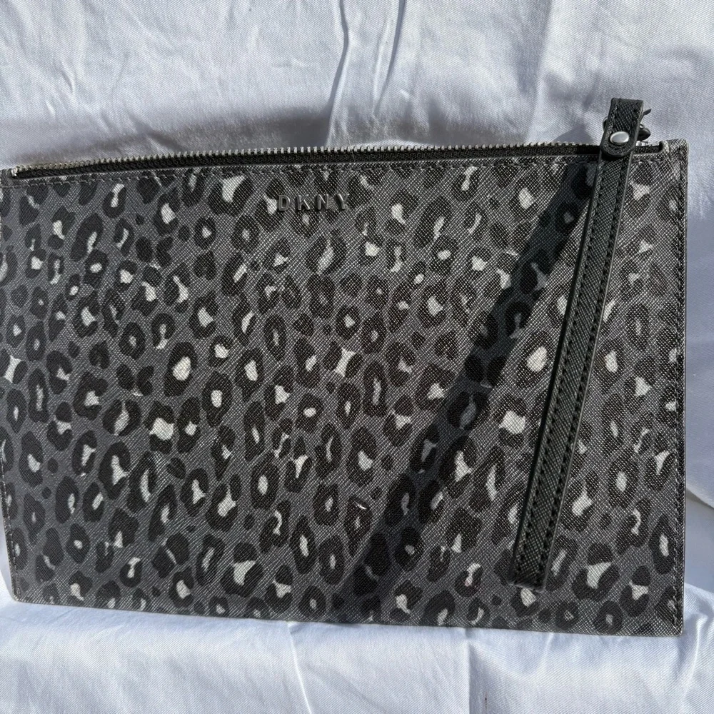 Dkny stylish clutch